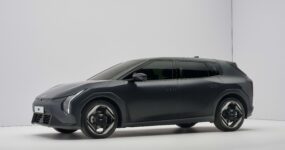 KIA EV4 Leasen - Linkerzijde - Studio (2)