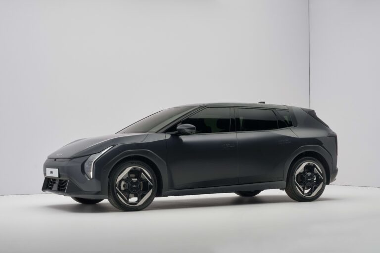 KIA EV4 Leasen - Linkerzijde - Studio (2)