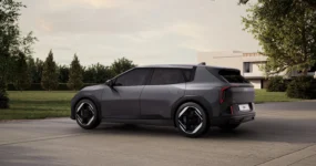 Kia EV4 Zakelijk Leasen - linksachter