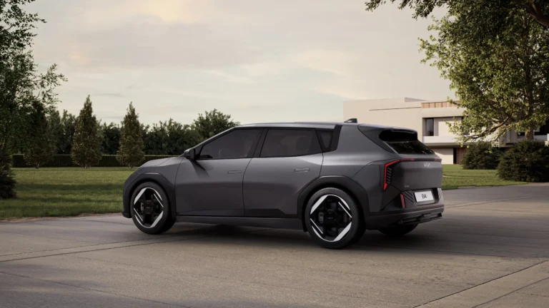 Kia EV4 Zakelijk Leasen - linksachter