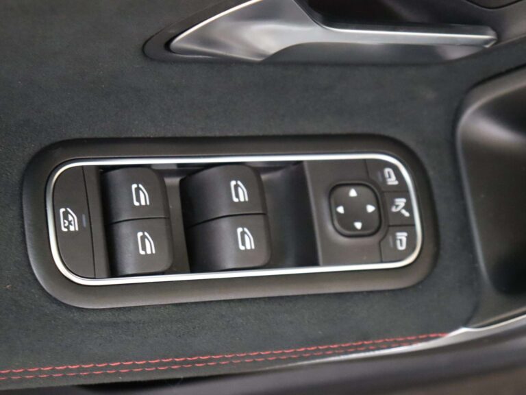 Mercedes-Benz A-Klasse zakelijke lease - raam- en spiegelbediening op het portier