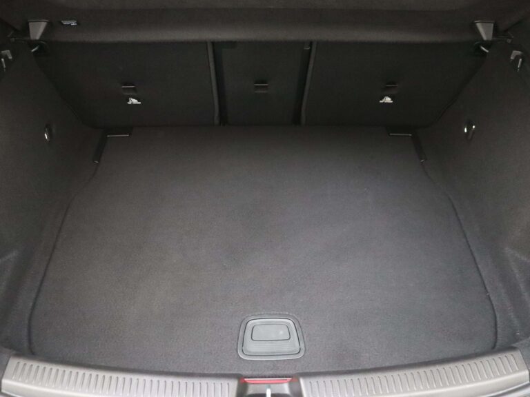 Mercedes-Benz A-Klasse A180 AMG Line occasion lease - kofferbak