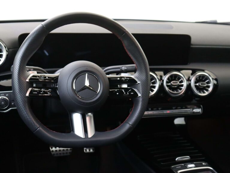 Mercedes-Benz A-Klasse full operational lease - AMG-stuurwiel in detail