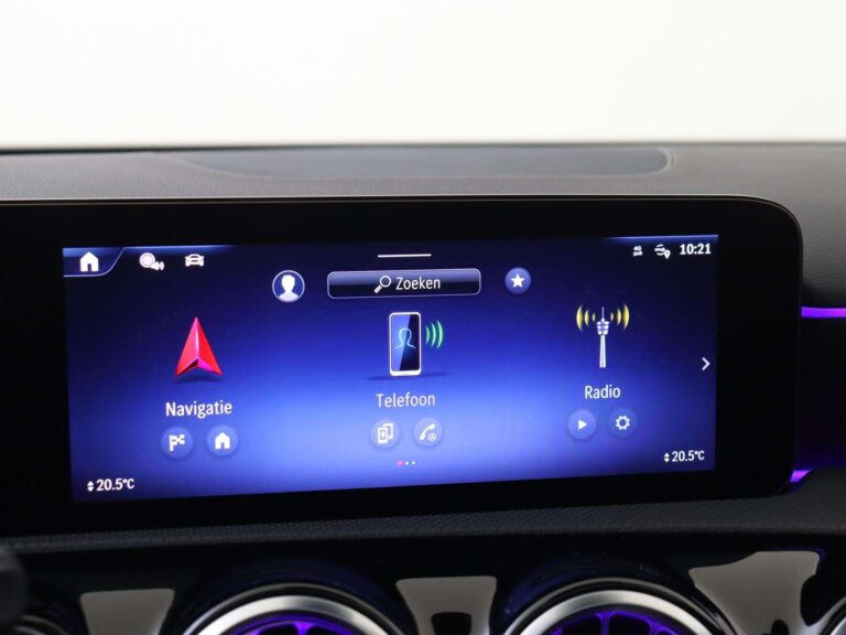 Mercedes-Benz A-Klasse lease - MBUX-hoofdmenu op het multimediascherm