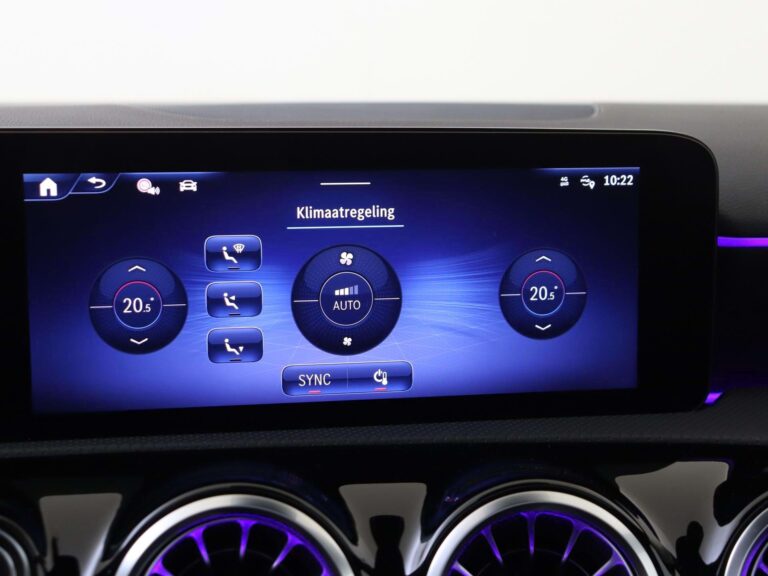 Mercedes-Benz A-Klasse A180 AMG Line leasen - MBUX-klimaatregeling op touchscreen