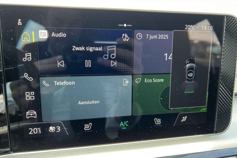 Renault 5 17% bijtelling - infotainmentscherm met audio- en telefoonmenu