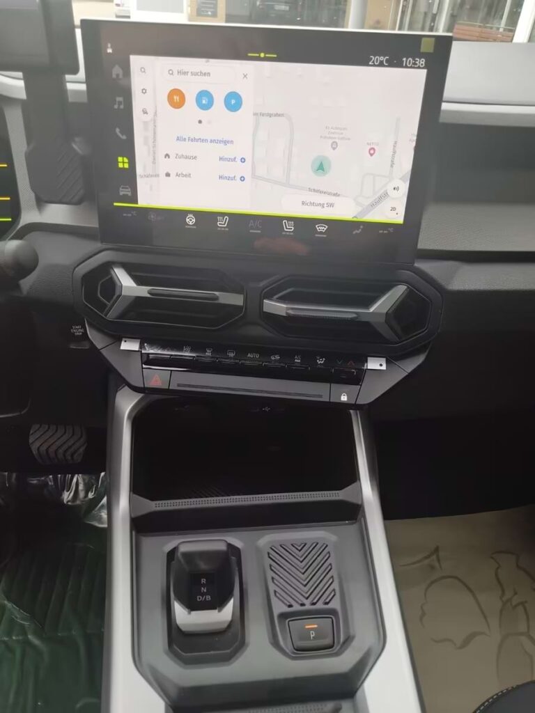 Snel leverbare Dacia Bigster leasen - infotainmentscherm met navigatiekaart