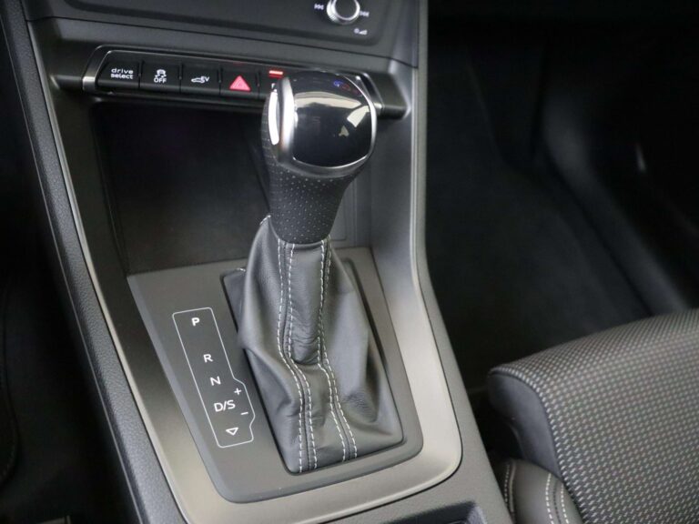 Audi Q3 Sportback occasion lease - close-up van de automatische versnellingspook