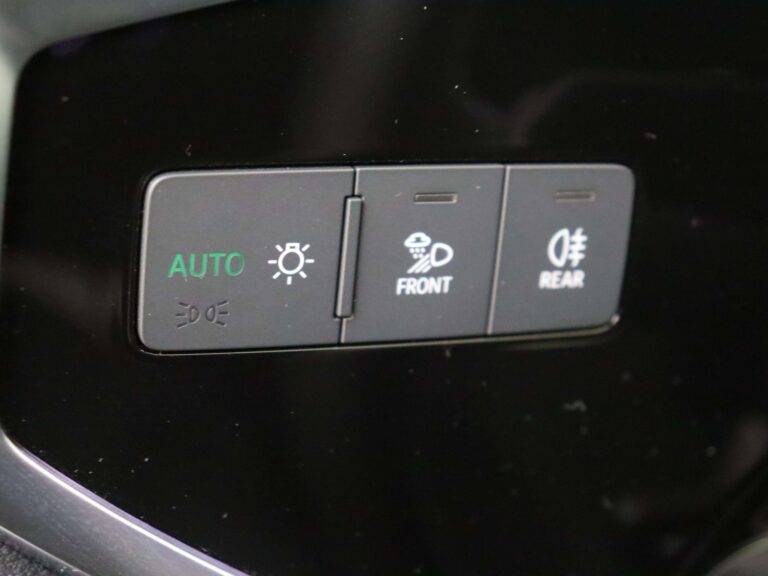 Audi Q3 Sportback occasion lease - close-up van de knop voor automatische verlichting