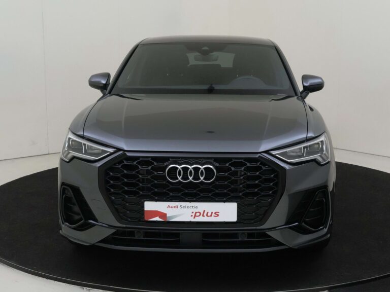 Audi Q3 Sportback occasion lease - close-up schuin vooraanzicht met zwarte grille