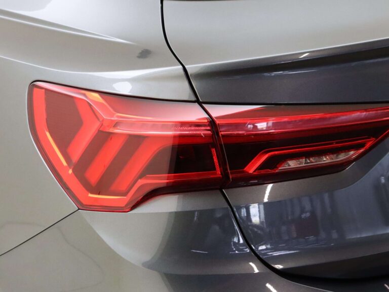 Audi Q3 Sportback occasion lease - close-up van het achterlicht