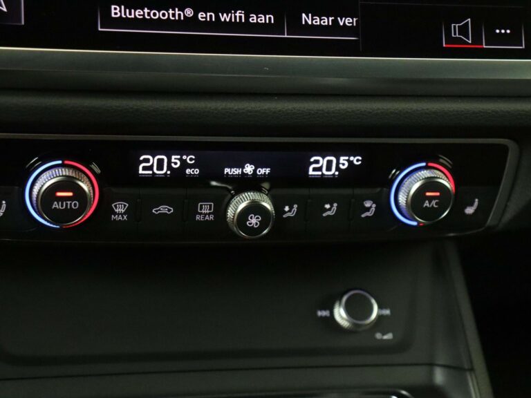 Audi Q3 Sportback occasion lease - close-up van de klimaatbediening met dubbele zone