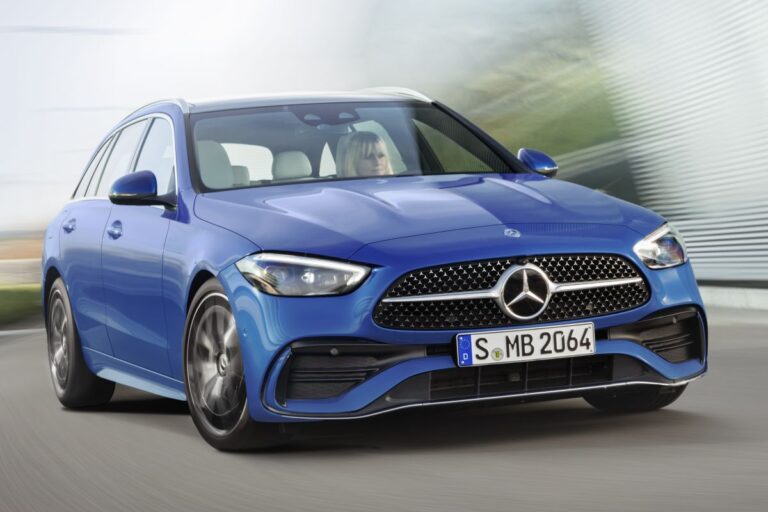 Mercedes-Benz C-Klasse Estate C300e leasen - rijdend, voorzijde driekwart aanzicht