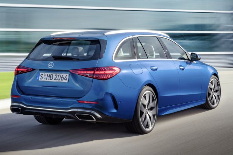 Mercedes-Benz C-Klasse Estate zakelijk leasen - rijdend, achterzijde driekwart aanzicht