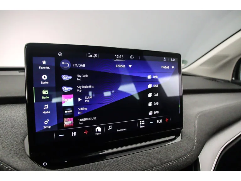 Skoda Enyaq 85 Zakelijk Leasen - infotainmentscherm met radio- en mediamenu