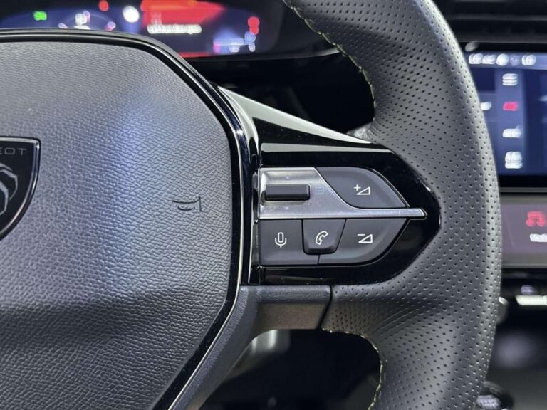 • Peugeot 408 zakelijke lease - Interieur – Stuurwielbediening