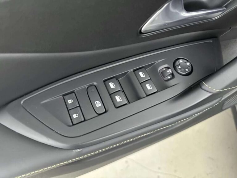 • Peugeot 408 zakelijke lease - Interieur