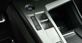 • Peugeot 408 zakelijk leasen - Interieur – Versnellingshendel