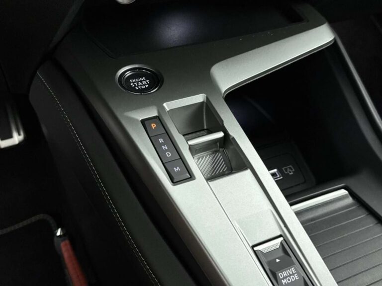 • Peugeot 408 zakelijk leasen - Interieur – Versnellingshendel