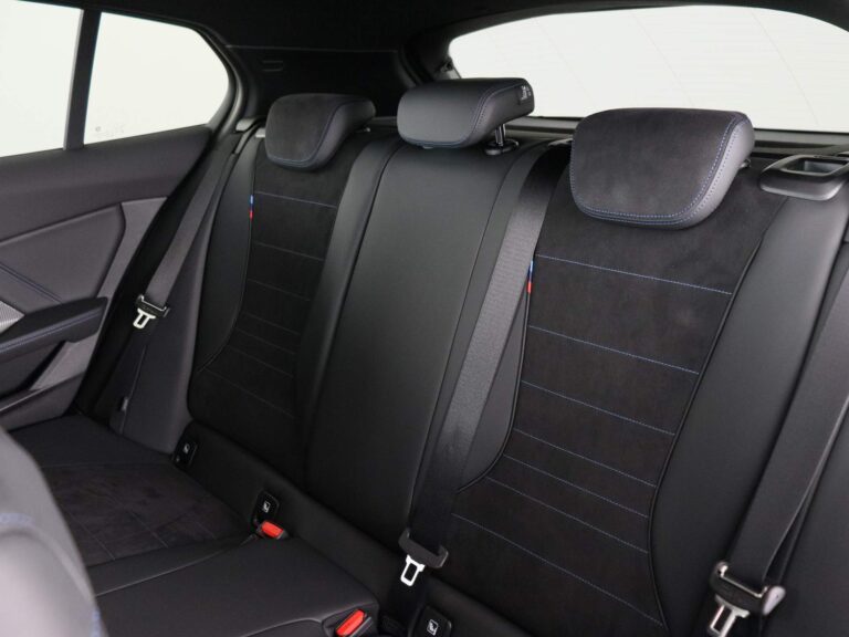 BMW 1-Serie occasion lease - achterbank met hoofdsteunen en driepuntsgordels