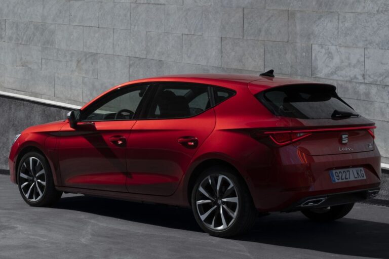 Seat Leon 1.5 TSI e-Hybrid FR Business DSG lease - schuin achteraanzicht