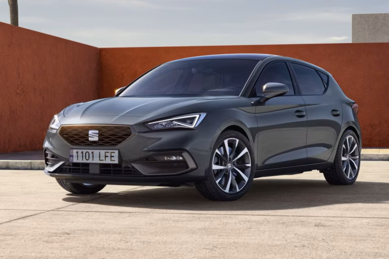 Seat Leon zakelijke lease - recht vooraanzicht
