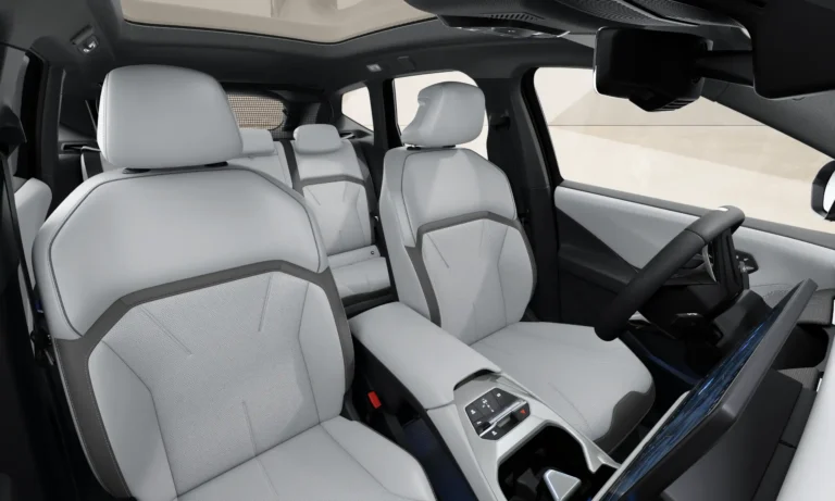 BMW iX3 leasen - interieur met voorstoelen en middenconsole gezien vanaf de achterbank