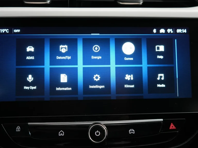 Goedkope zakelijke lease elektrisch - infotainmentscherm met app- en instellingenmenu