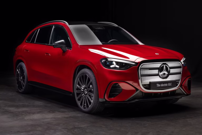 Mercedes-Benz GLC lease - schuin vooraanzicht in de fotostudio