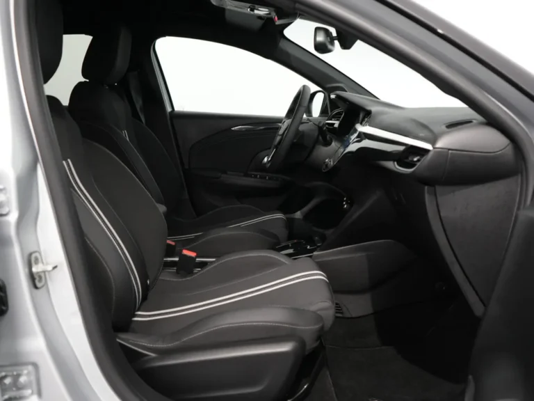 Occasion Lease Opel Corsa-e 16% bijtelling - close-up van de voorstoelen in grijze stof