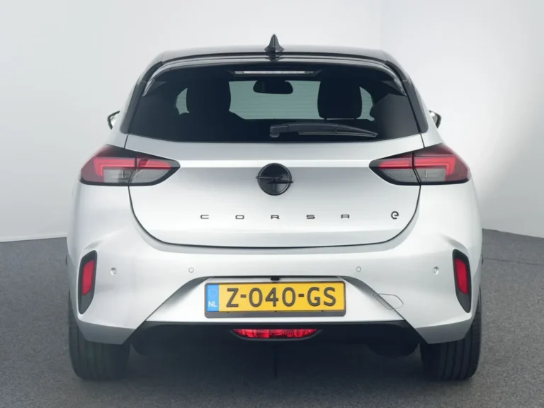 Opel Corsa-e occasion lease voorraad - achteraanzicht met Corsa e-belettering