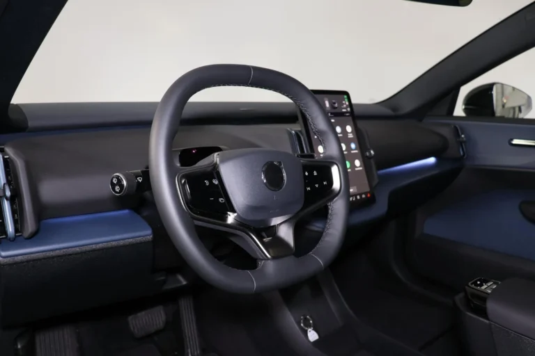 Volvo EX30 Extended Range Plus - Dashboard (2)_18_11zon