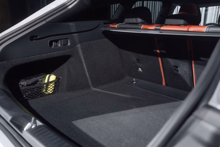 Mercedes-Benz CLA Shooting Brake lease - kofferbak met neergeklapte achterbank