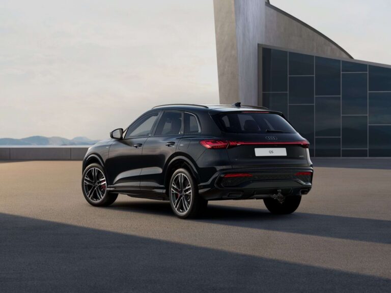 Audi Q5 S edition Competition voorraadlease, schuin achteraanzicht