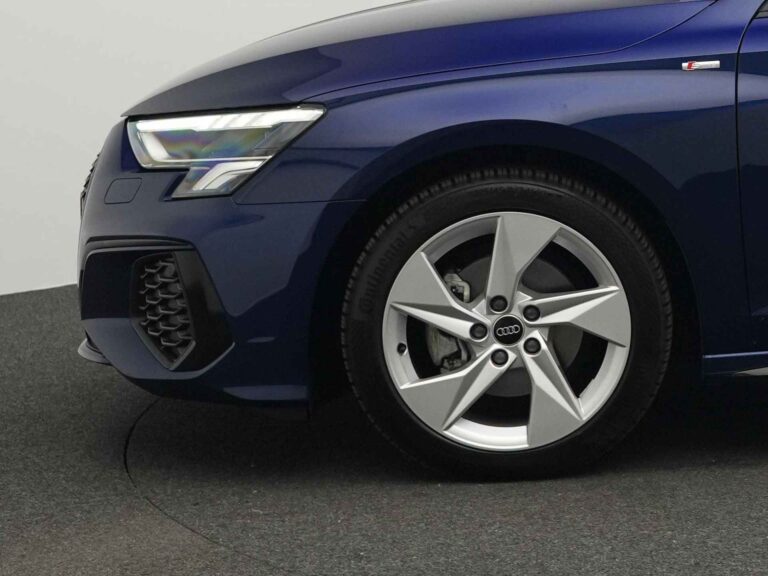 Audi A3 35 TFSI occasion lease - close-up van het voorwiel en de wielkast