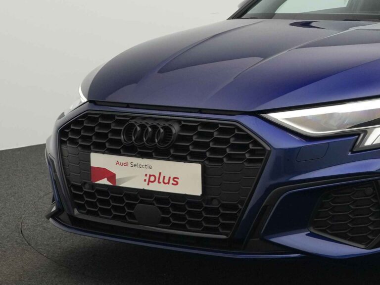 Audi A3 leasen 150 pk benzine - schuin vooraanzicht van dichtbij met Audi Selectie-badge