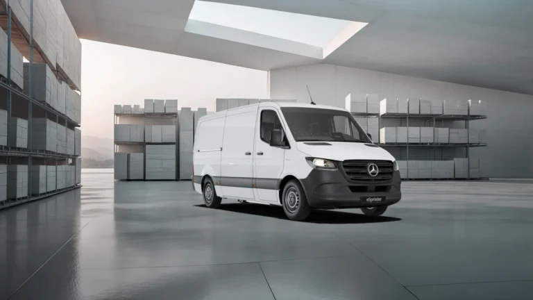 Mercedes-Benz eSprinter 56kWh 320 L2H1 RWD PRO leasen - recht vooraanzicht