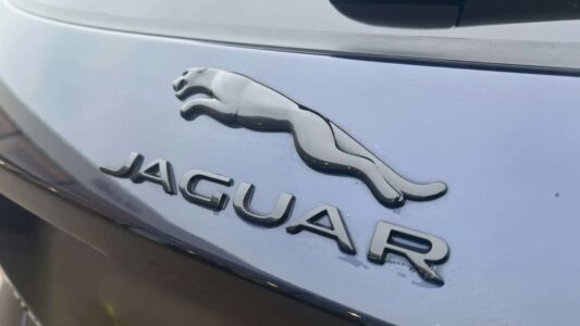 Zakelijk leasen Jaguar E-PACE P300e (3)