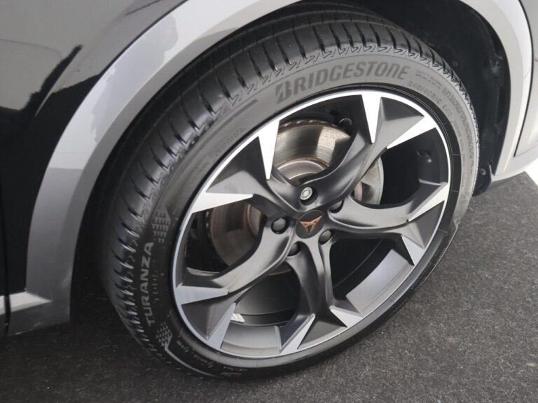 Cupra Formentor e-Hybrid leasen - close-up van het voorwiel met Bridgestone-band