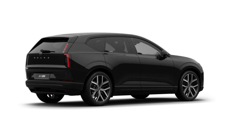 LeaseRoute Volvo EX60 aanbieding MKB - schuin achteraanzicht van dichtbij op witte studio-achtergrond