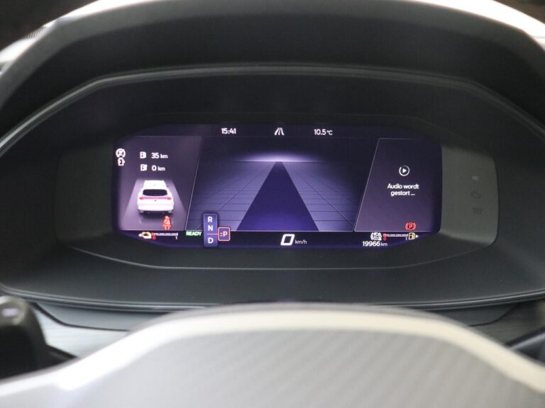 Operational lease Cupra Formentor Nederland - close-up van het digitale instrumentenpaneel