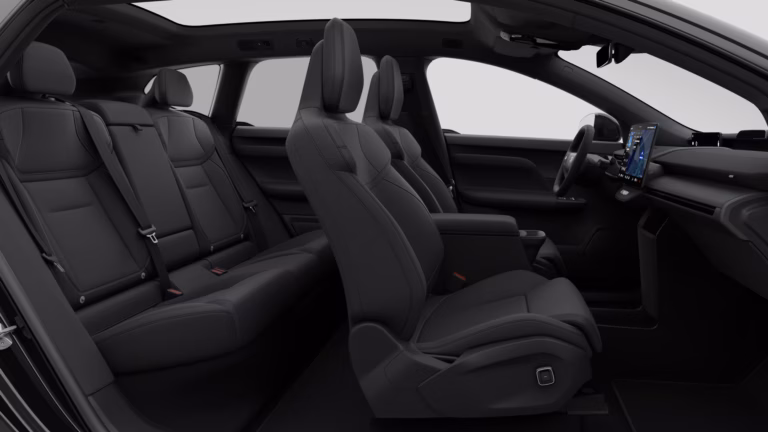 Volvo EX60 zakelijke lease - interieur met voor- en achterstoelen gezien vanuit het geopende portier