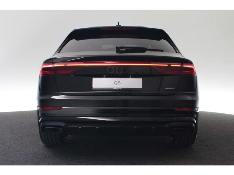 Achterzijde-Audi-Q8-met-Matrix-LED-verlichting-zwart-optiek-2