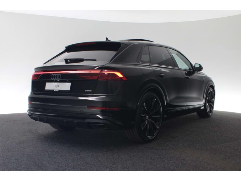 Achterzijde-Audi-Q8-met-Matrix-LED-verlichting-zwart-optiek-3