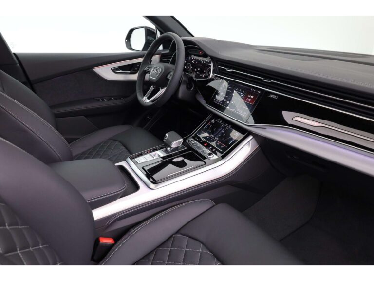 Audi-Q8-interieur-met-sportstoelen-plus-en-S-logo-3