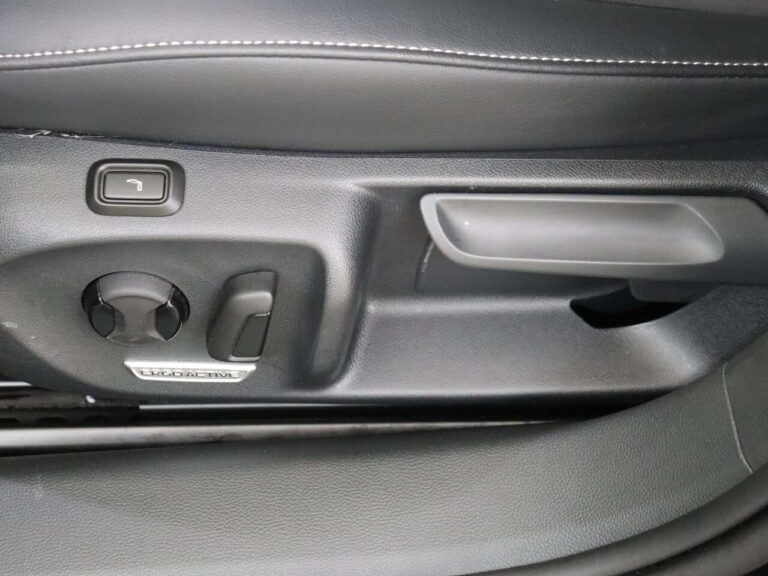 Volkswagen Passat Variant zakelijk leasen - bediening van de ergonomische stoelinstelling
