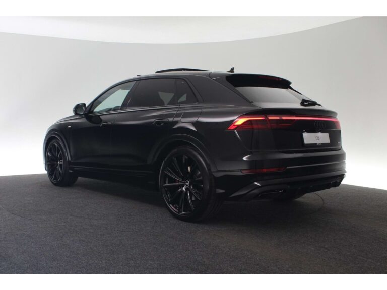 Zijaanzicht-Audi-Q8-PHEV-Pro-Line-S-in-zwart-metallic-1