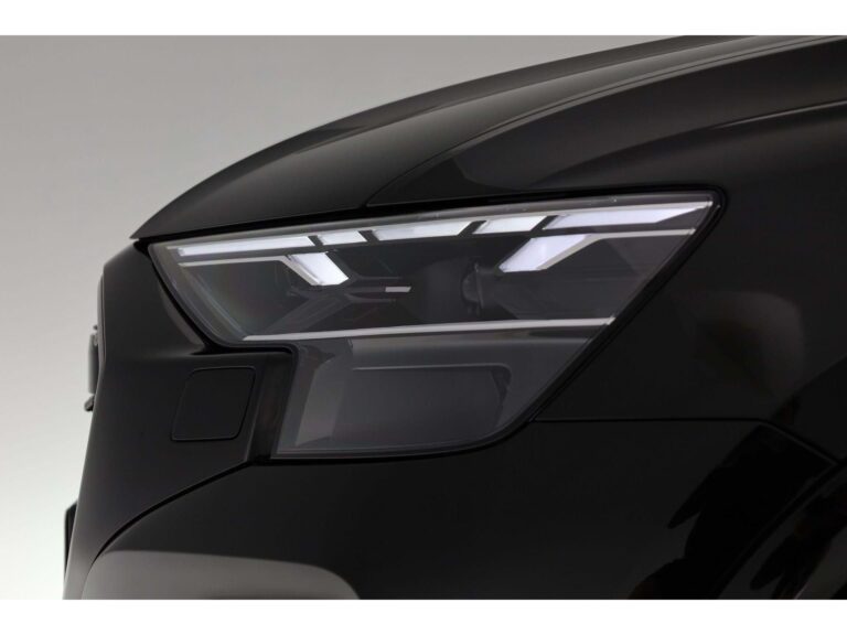 Zijaanzicht-Audi-Q8-PHEV-Pro-Line-S-in-zwart-metallic-2