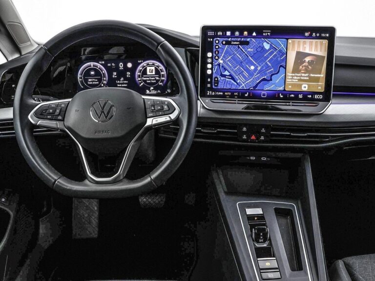 Volkswagen Golf zakelijke lease - dashboard gezien vanaf de bestuurdersstoel
