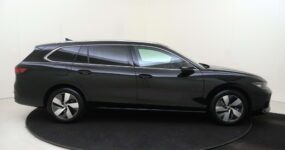 snel-rijden-in-deze-volkswagen-passat-variant-voorraadlease